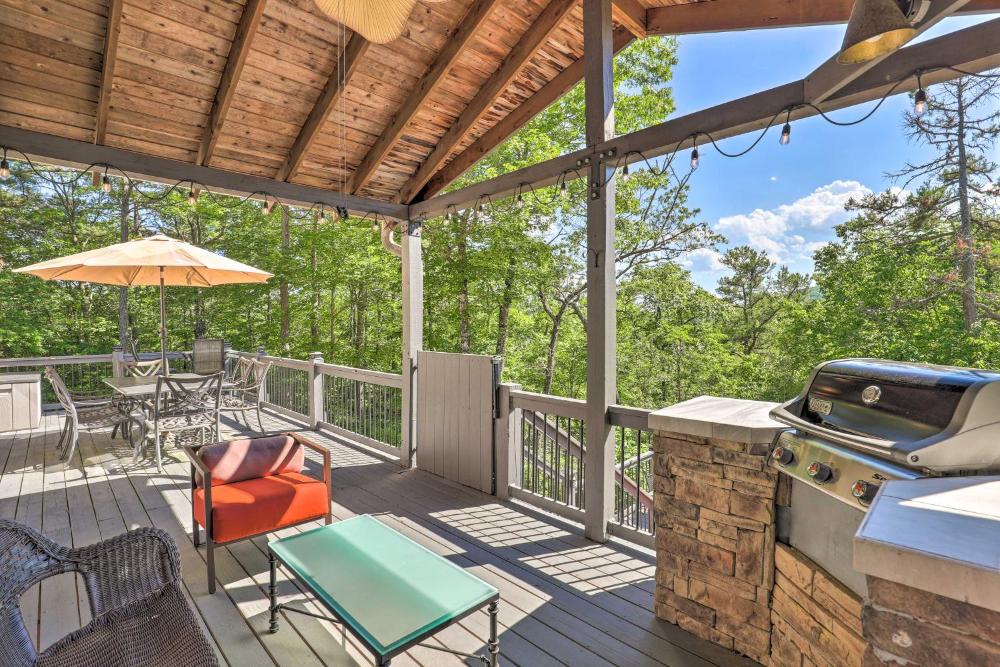 Peaceful Pisgah Mountain Getaway with Hot Tub!